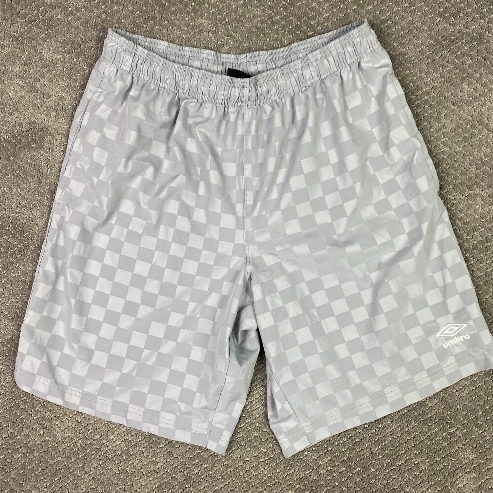 Umbro Checkered Shorts Men's Large Silver Gray Soccer Running Gym